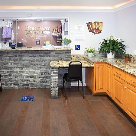 Rodeway Inn & Suites Bellflower Zewnętrze zdjęcie