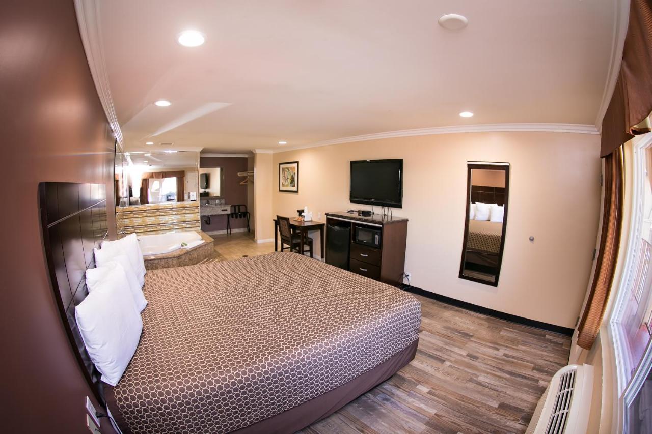 Rodeway Inn & Suites Bellflower Zewnętrze zdjęcie