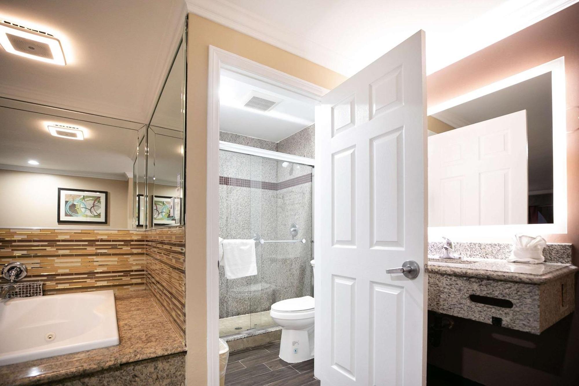 Rodeway Inn & Suites Bellflower Zewnętrze zdjęcie