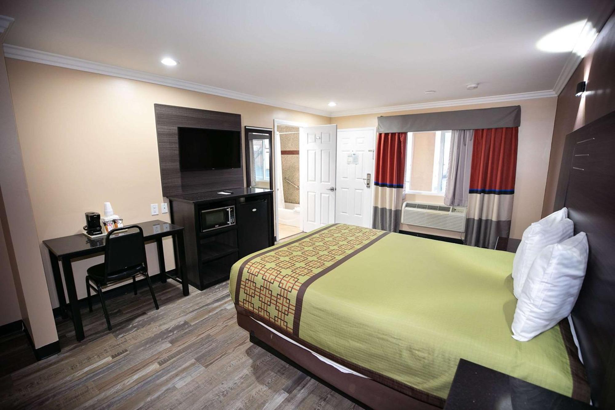 Rodeway Inn & Suites Bellflower Zewnętrze zdjęcie