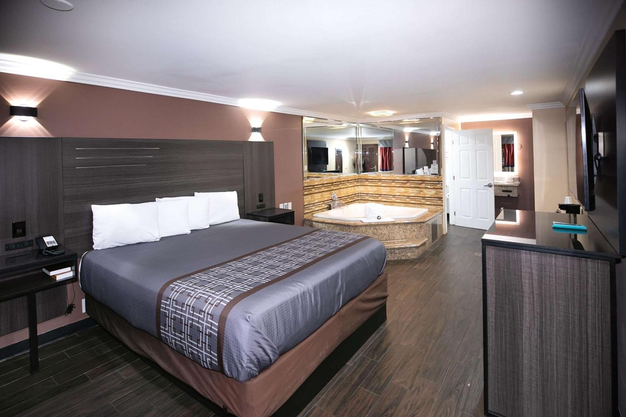 Rodeway Inn & Suites Bellflower Zewnętrze zdjęcie