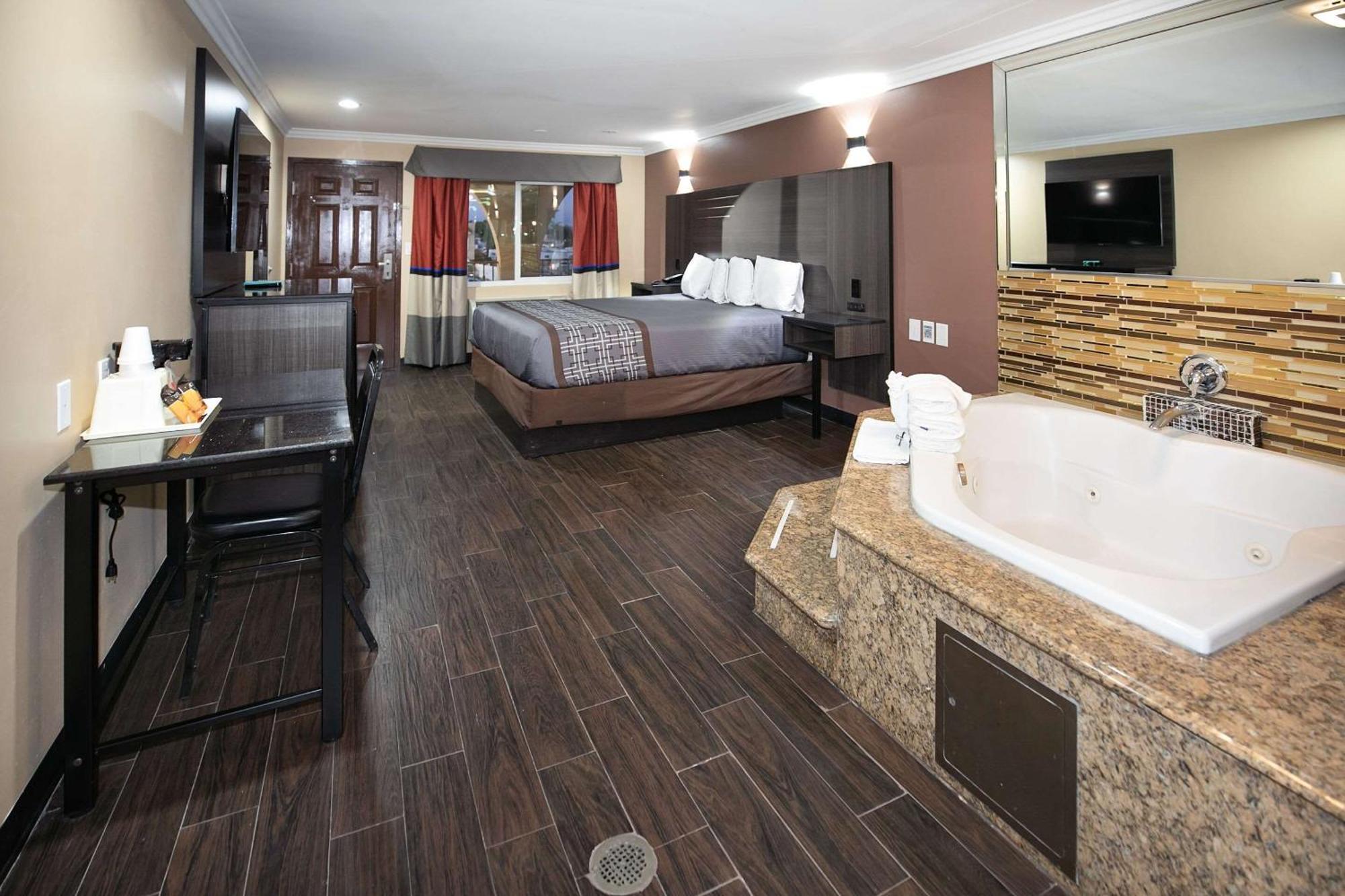 Rodeway Inn & Suites Bellflower Zewnętrze zdjęcie