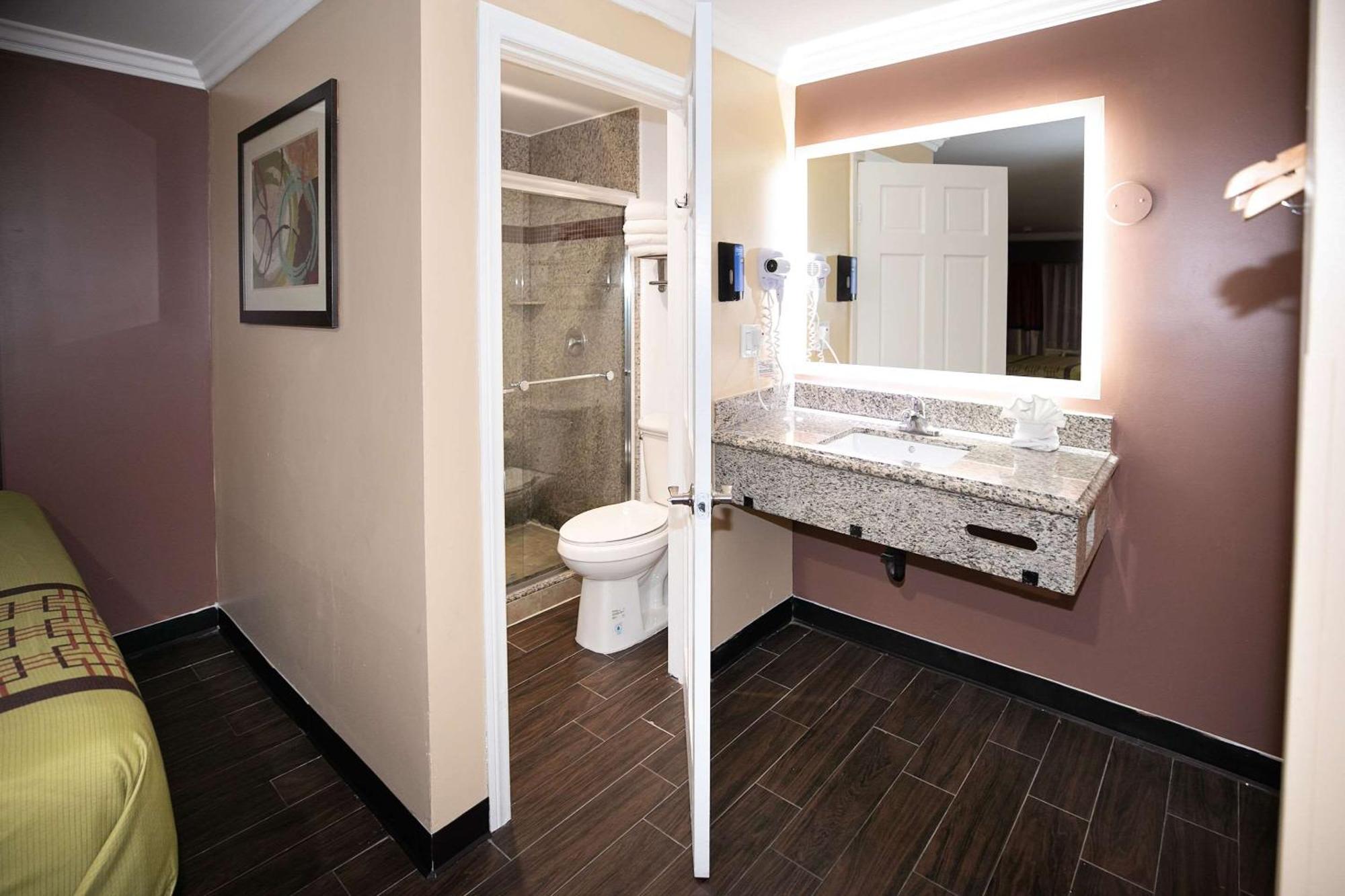 Rodeway Inn & Suites Bellflower Zewnętrze zdjęcie