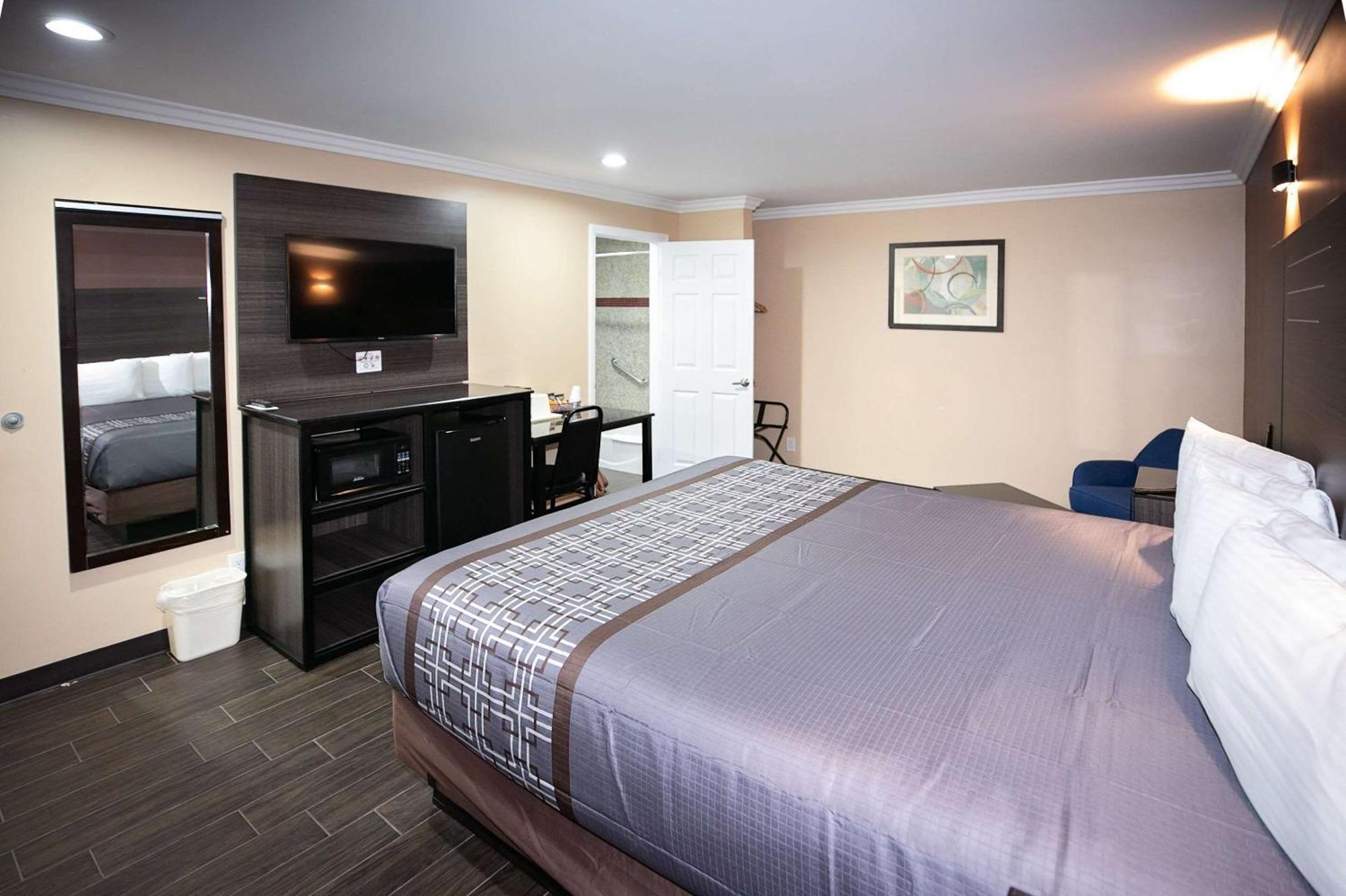 Rodeway Inn & Suites Bellflower Zewnętrze zdjęcie
