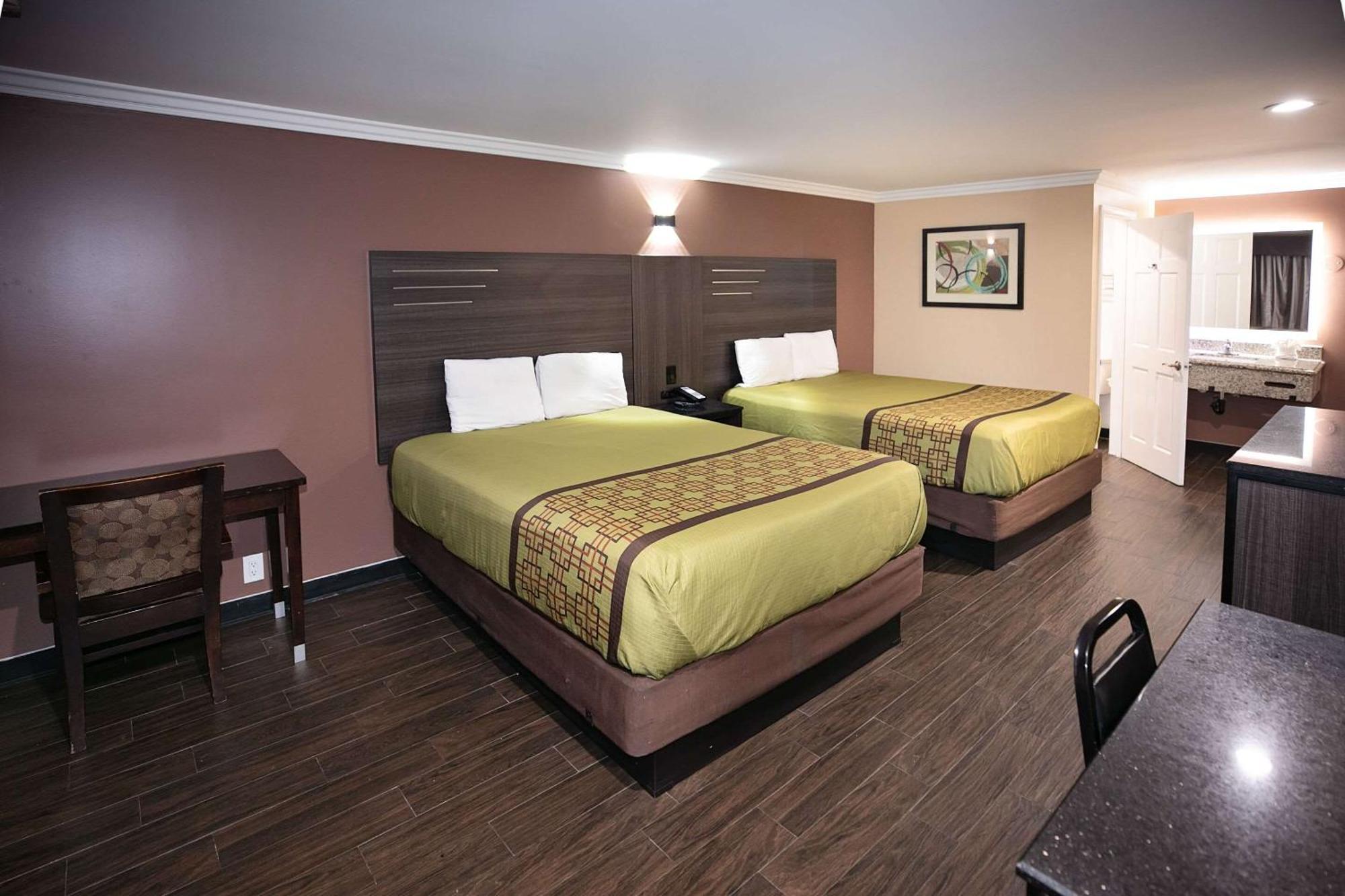 Rodeway Inn & Suites Bellflower Zewnętrze zdjęcie