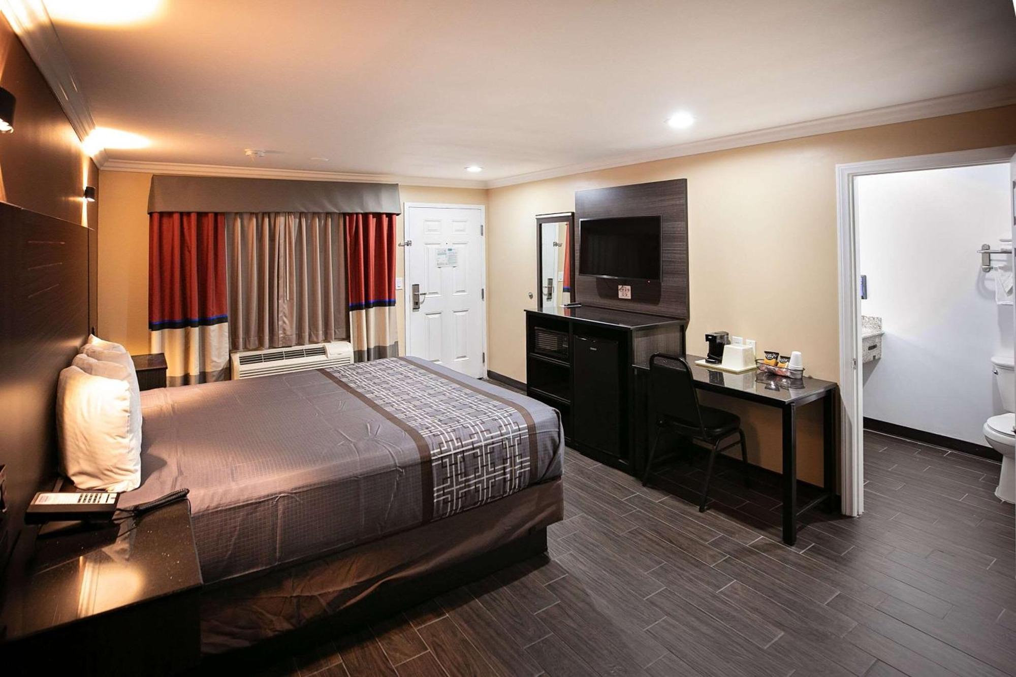 Rodeway Inn & Suites Bellflower Zewnętrze zdjęcie
