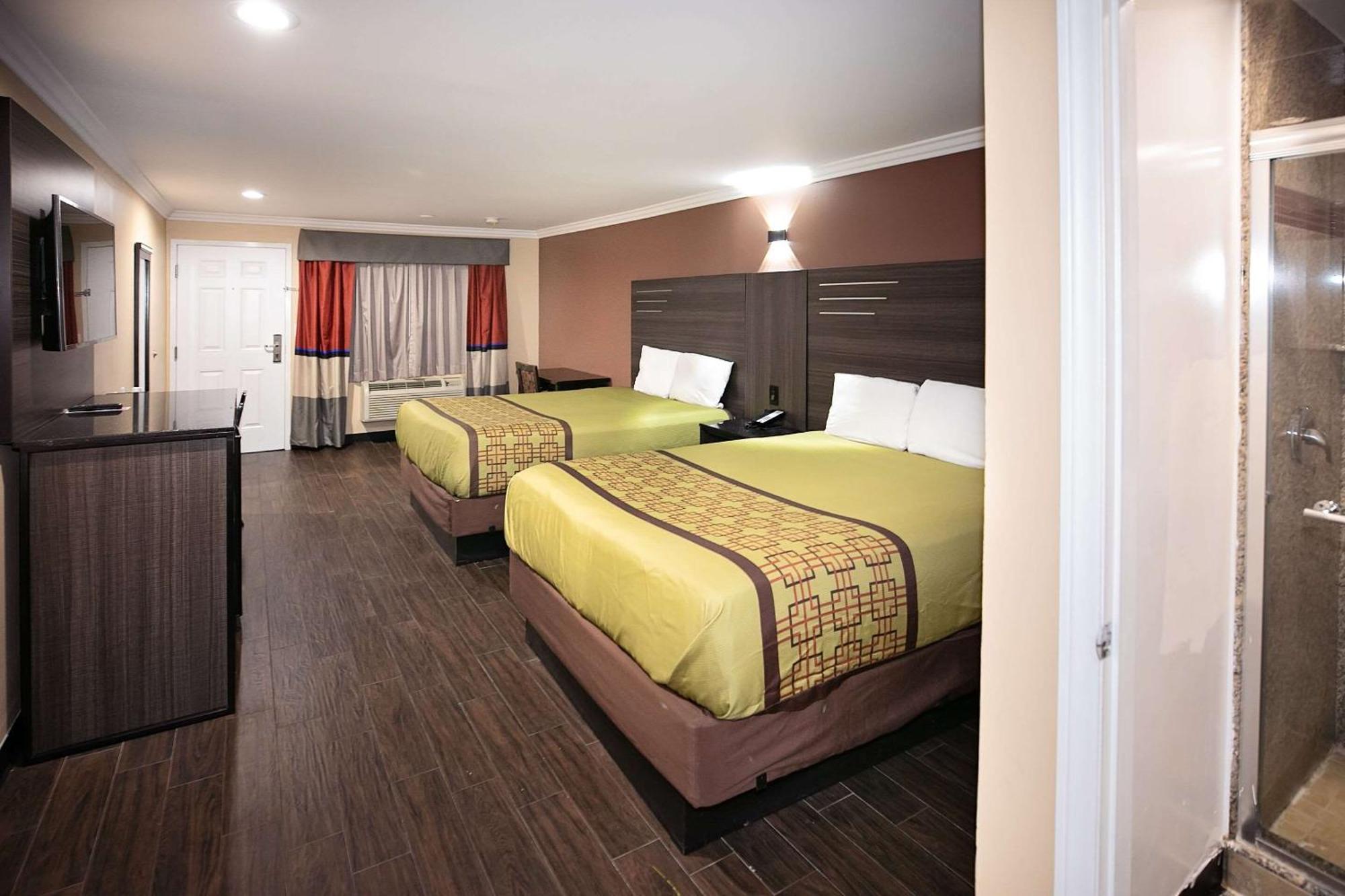 Rodeway Inn & Suites Bellflower Zewnętrze zdjęcie