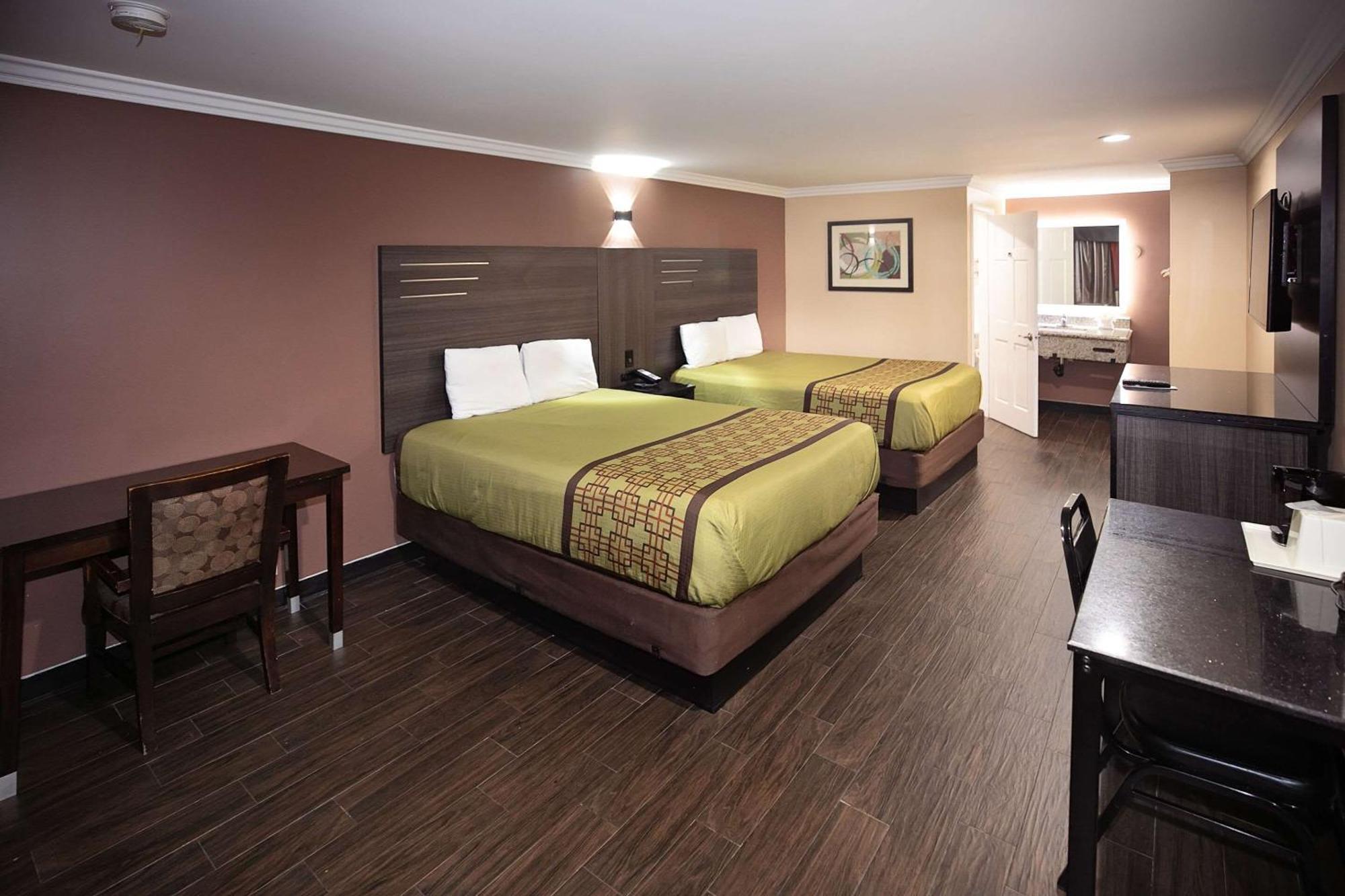 Rodeway Inn & Suites Bellflower Zewnętrze zdjęcie