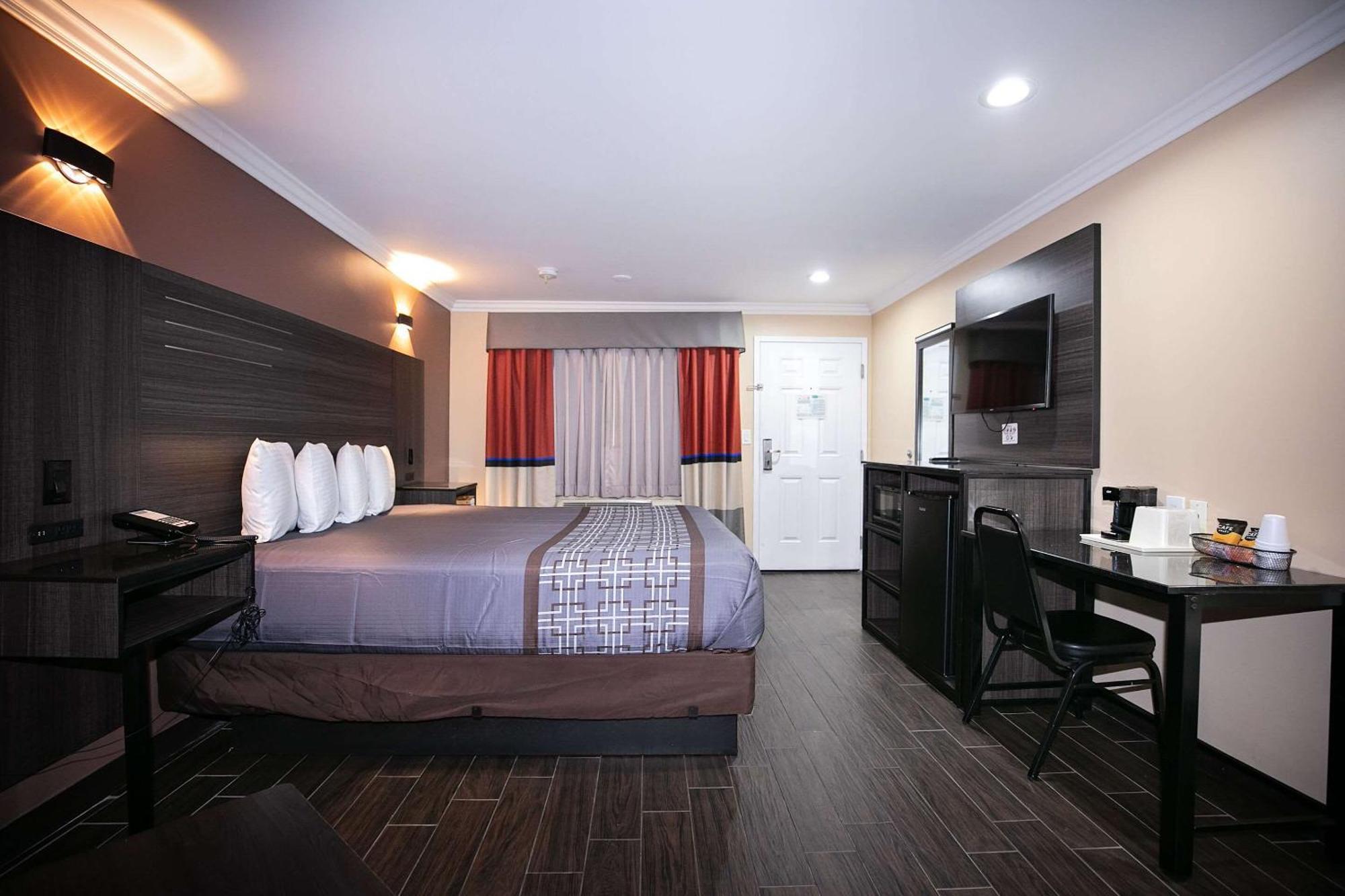 Rodeway Inn & Suites Bellflower Zewnętrze zdjęcie