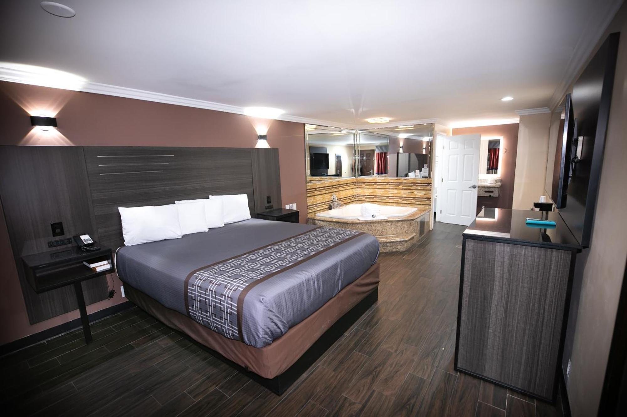 Rodeway Inn & Suites Bellflower Zewnętrze zdjęcie