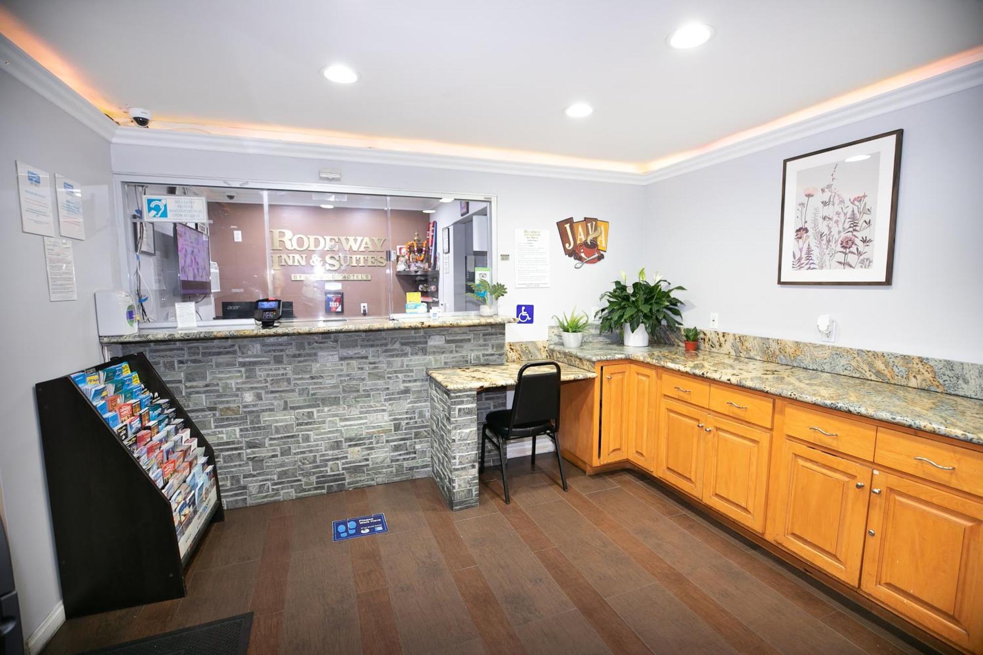 Rodeway Inn & Suites Bellflower Zewnętrze zdjęcie