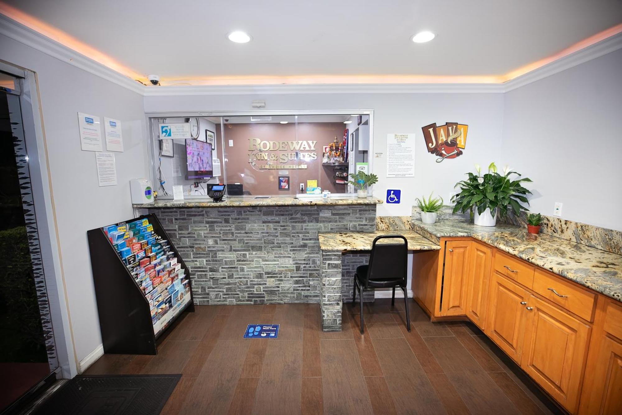 Rodeway Inn & Suites Bellflower Zewnętrze zdjęcie