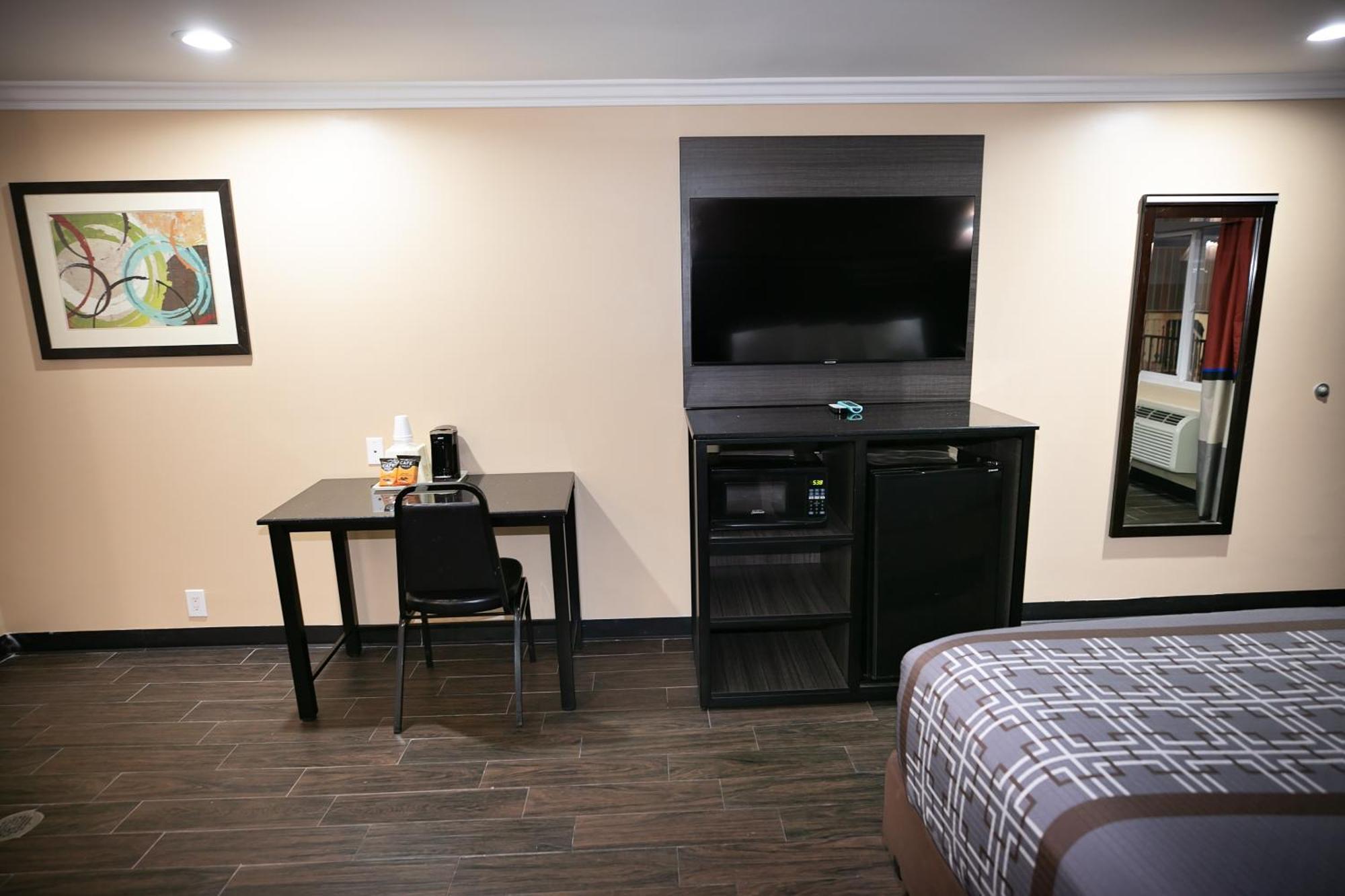Rodeway Inn & Suites Bellflower Zewnętrze zdjęcie