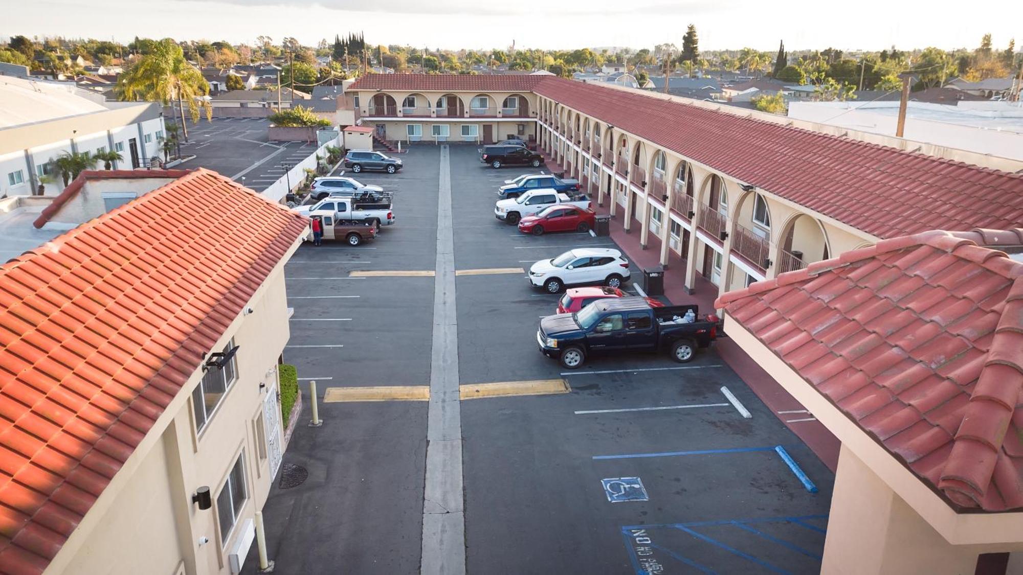 Rodeway Inn & Suites Bellflower Zewnętrze zdjęcie